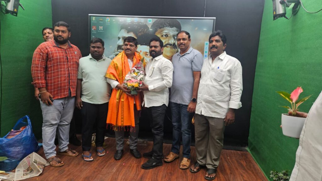 తీన్మార్ మల్లన్నకు జన్మదిన శుభాకాంక్షలు తెలిపిన మాజీ డిసిఎంఎస్ చైర్మన్ 