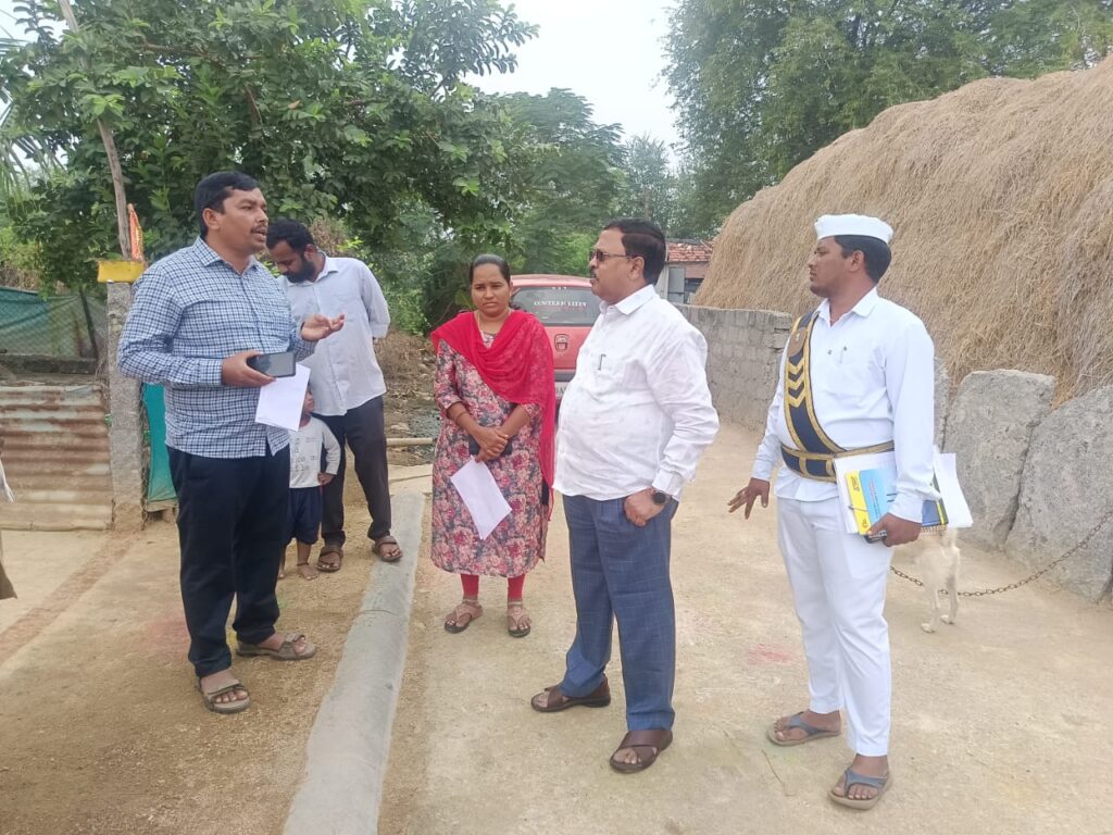 మండలంలో ఆకస్మికంగా పర్యటించిన జిల్లా అదనపు కలెక్టర్ రెవెన్యూ పి.రాంబాబు