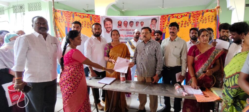 అర్హులైన ప్రతి ఒక్కరు సంక్షేమ పథకాలకు దరఖాస్తు చేసుకోవాలి