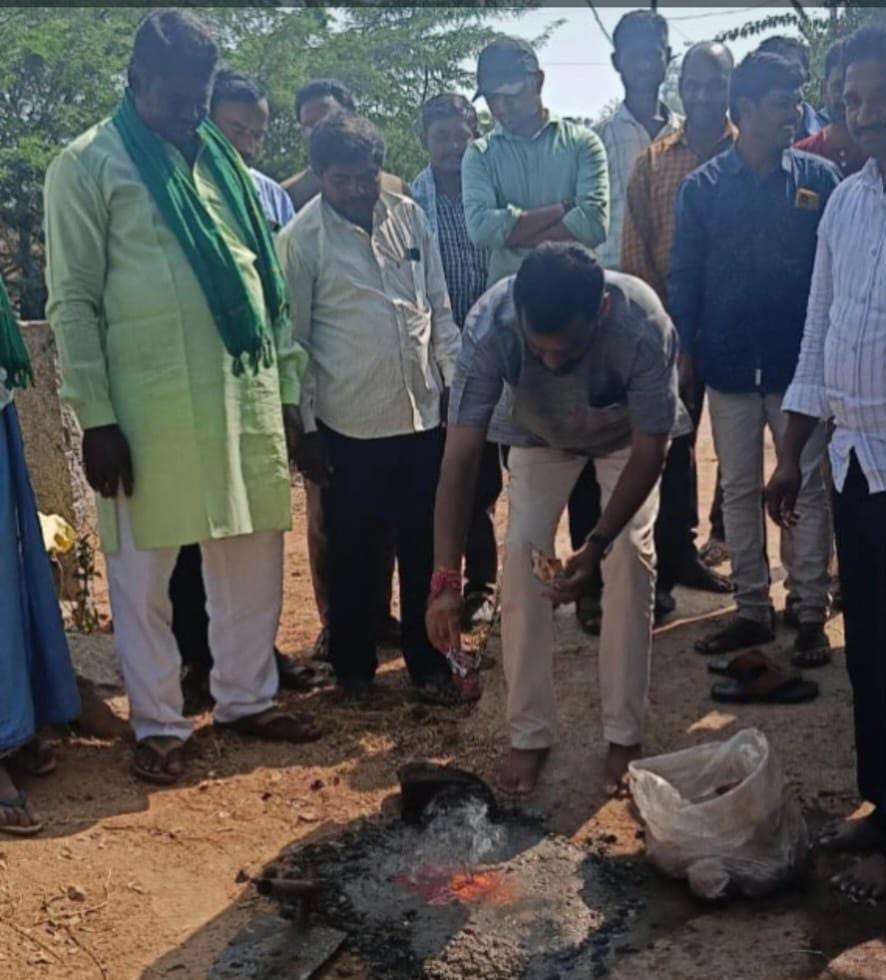 గ్రామపంచాయతీ కార్యాలయానికి శంకుస్థాపన చేసిన కీసర సంతోష్ రెడ్డి 