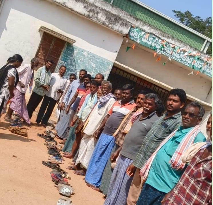 పెన్ పహాడ్ మండలంలో యూరియా కొరత