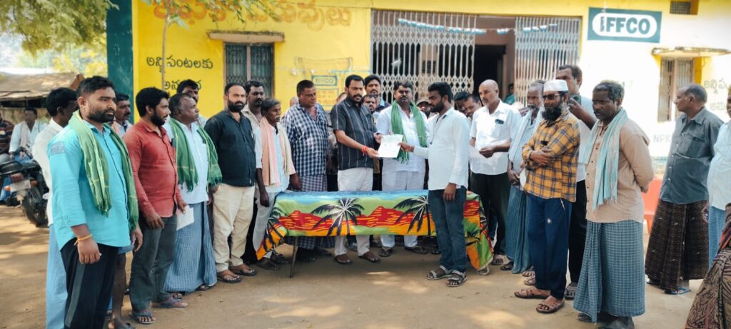సీఎం రిలీఫ్ ఫండ్ చెక్కుల పంపిణీ