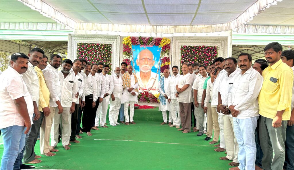 దశదినకర్మకు హాజరైన టీపీసీసీ రాష్ట్ర ప్రధాన కార్యదర్శి పటేల్ రమేష్ రెడ్డి 
