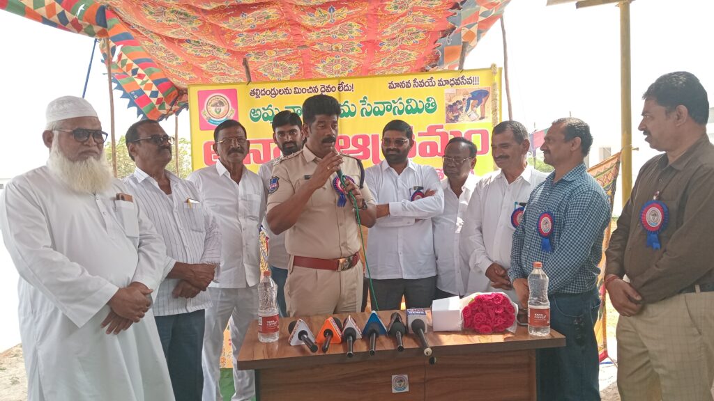వృద్ధుల అనాధ ఆశ్రమం నిర్వహించడం అభినందనీయం 