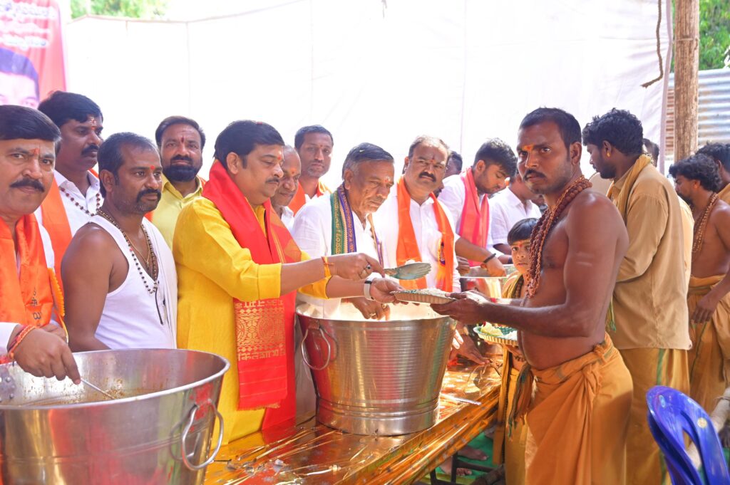 శ్రీశైల బ్రహ్మోత్సవాల్లో శంకర్ యాదవ్ అన్నప్రసాదం 