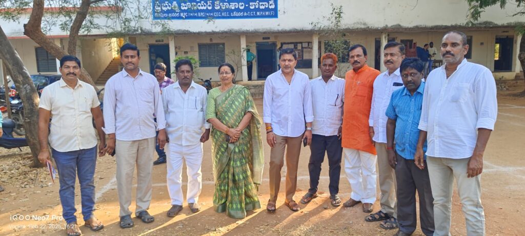 శ్రీ సరస్వతీ విద్యా నిల యంకు పూర్వ విద్యార్థి చేయూత