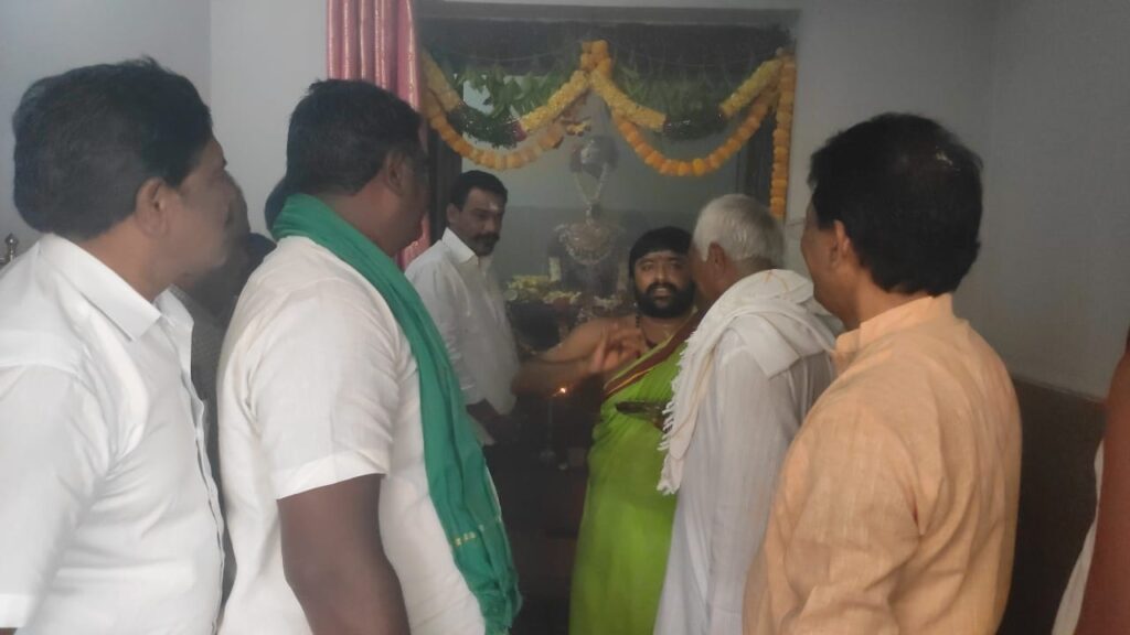 మహాశివరాత్రి పర్వదినాన ప్రత్యేక పూజలు