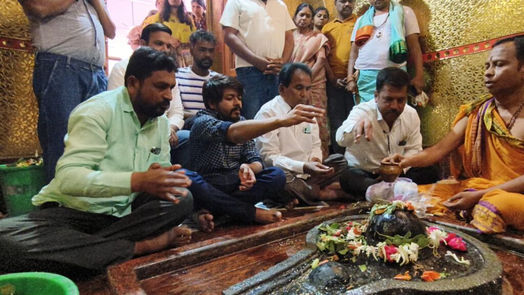 శ్రీ సిద్దేశ్వర స్వామి వారి ఆలయం లో ప్రత్యేక పూజలు నిర్వహించిన జహిరాబాద్ వ్యవసాయ మార్కెట్ కమిటీ చైర్మన్ ఎ సాయి చరణ్