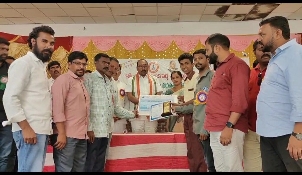 ఘనంగా గ్రాండ్ టెస్ట్ బహుమతుల ప్రధానోత్సవం