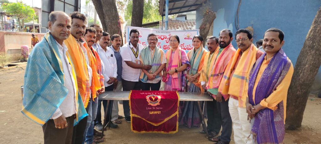 వాసవి క్లబ్ ఆధ్వర్యంలో టైలర్స్ కు సన్మానం