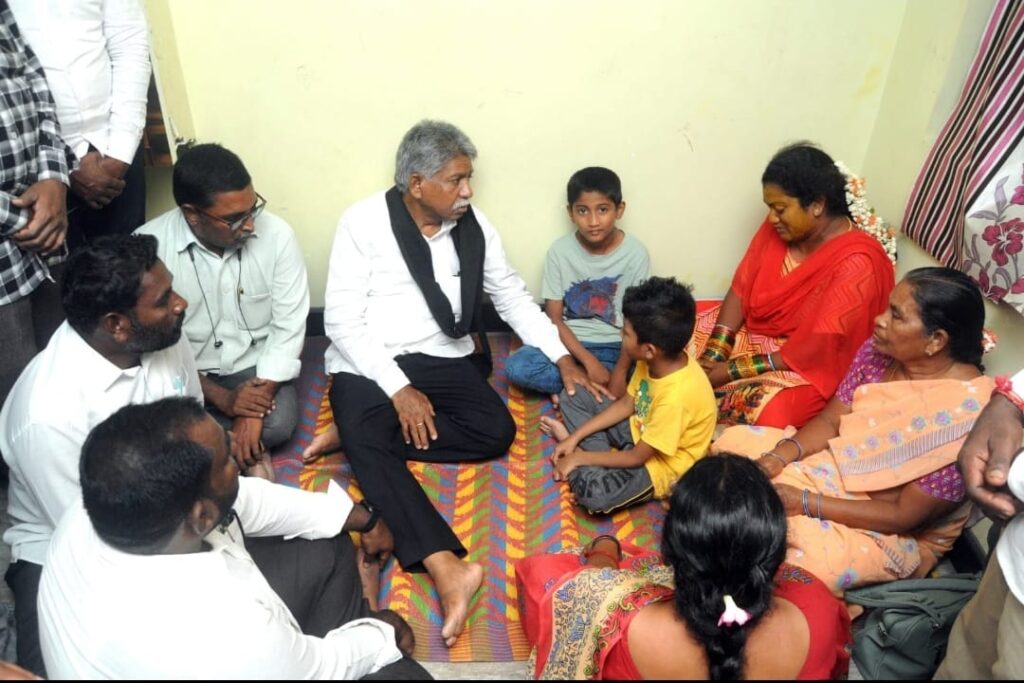 జర్నలిస్టు రఘు మృతి బాధాకరం