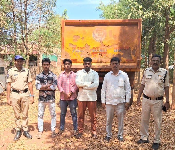 మట్టి మైనింగ్ మాఫియా వ్యక్తులను అదుపులో కి తీసుకున్న ఎస్ ఐ