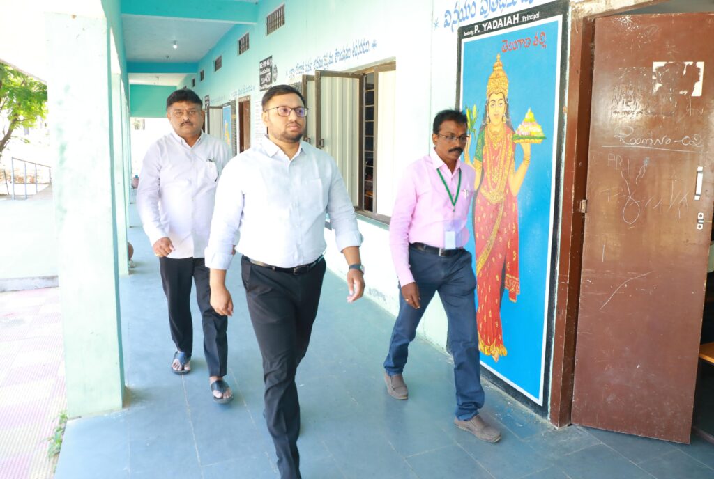జిల్లా కేంద్రంలోని ప్రభుత్వ జూనియర్ కళాశాల, సూర్యాపేట లో జరుగుతున్న ఇంటర్మీడియేట్ సెకండ్ ఇయర్ పరీక్ష కేంద్రాన్ని