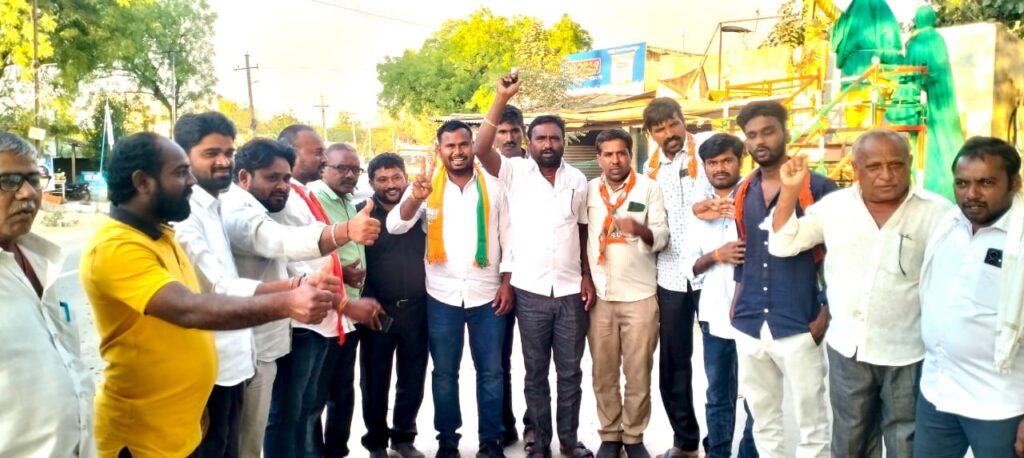 మండల కేంద్రంలో విజయోత్సవ ర్యాలీ 