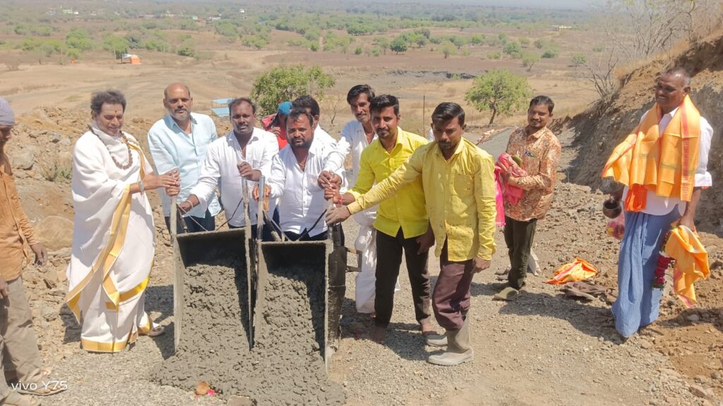 ఎంజీఎన్ఆర్ఈజీఎస్ నిధుల తోటి సీసీ రోడ్డు నిర్మాణానికి  ఐదు లక్షలు మంజూరు 