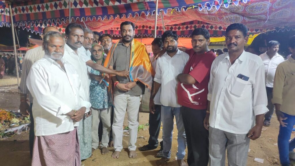 శ్రీ తిరుపతమ్మ గోపయ్య ల దేవాలయం సందర్శించిన కీసర సంతోష్ రెడ్డి 