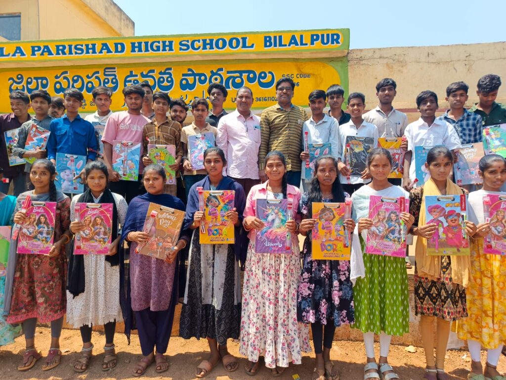 బిలాల్ పూర్ విద్యార్థులకు పరీక్షల సామగ్రి పంపిణీ