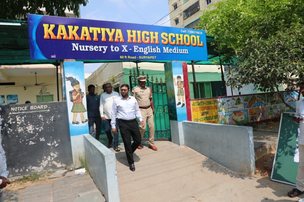 ఎస్ఎస్సి పరీక్షా కేంద్రాన్ని తనిఖీ చేసిన కలెక్టర్....