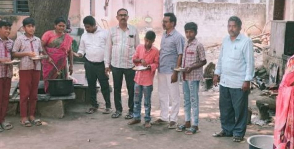 మంచి ప్రోటీన్ తో ఉన్న భోజనాన్ని విద్యార్థులకు కందించాలి