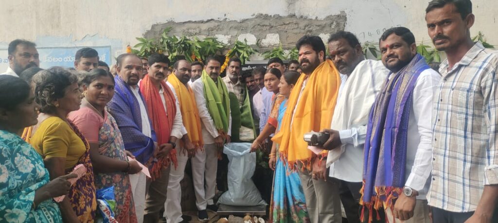 పేదలకు వరం రేషన్ దుకాణాల ద్వారా సన్న బియ్యం పంపిణీ