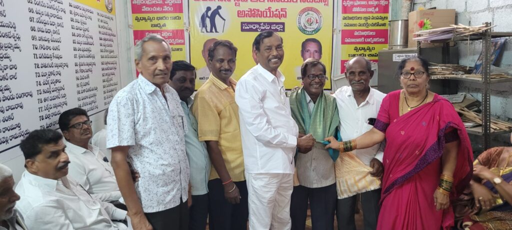 తెలంగాణ స్టేట్ ఆల్ సీనియర్ సిటిజన్స్ అసోసియేషన్ పట్టణ కార్యదర్శి గా కంది బండ సూరయ్య