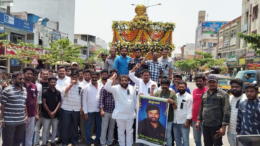 ఫోటోగ్రాఫర్ సురేష్ ను హత్య చేసిన నిందితులను గుర్తించి కఠినంగా శిక్షించాలి