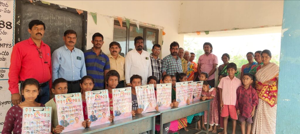 TBESS ఆధ్వర్యంలో మంగలి తండా లో ఉచిత ప్యాడ్లు, పెన్నుల పంపిణి 