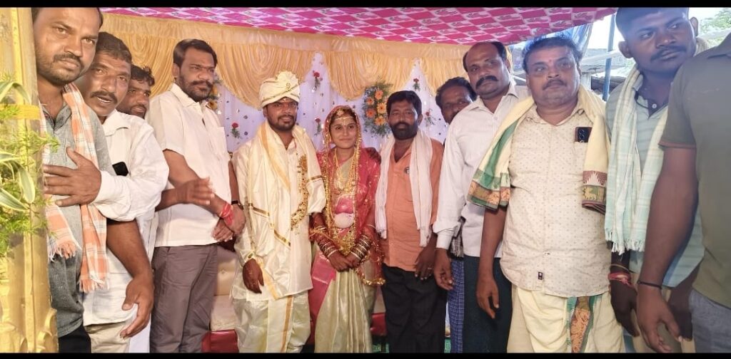 వివాహ వేడుకలు పాల్గొన్న మండల పార్టీ అధ్యక్షుడు