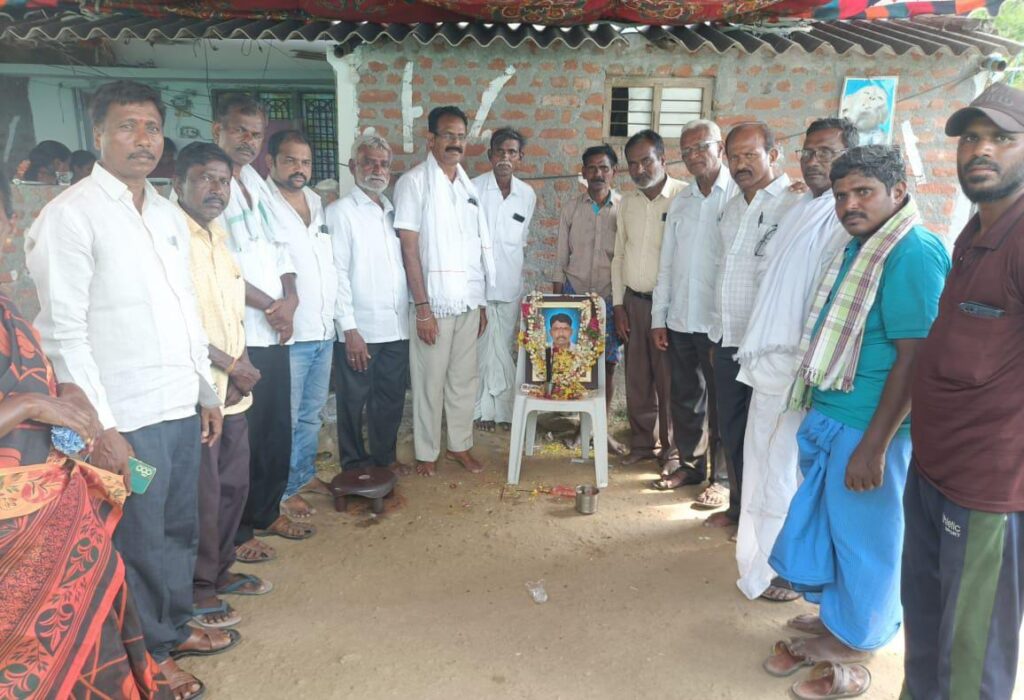 దశ దినకర్మలో పాల్గొన్న కాంగ్రెస్ పార్టీ నాయకులు