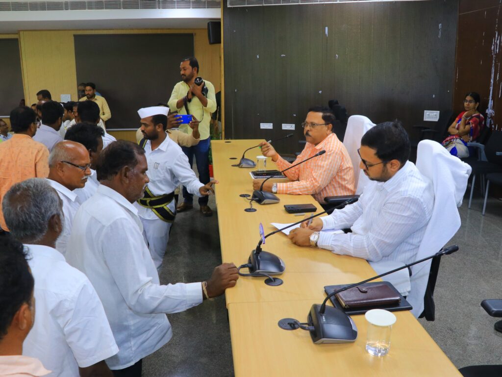 ప్రజావాణి లో 63 ధరఖాస్తులు