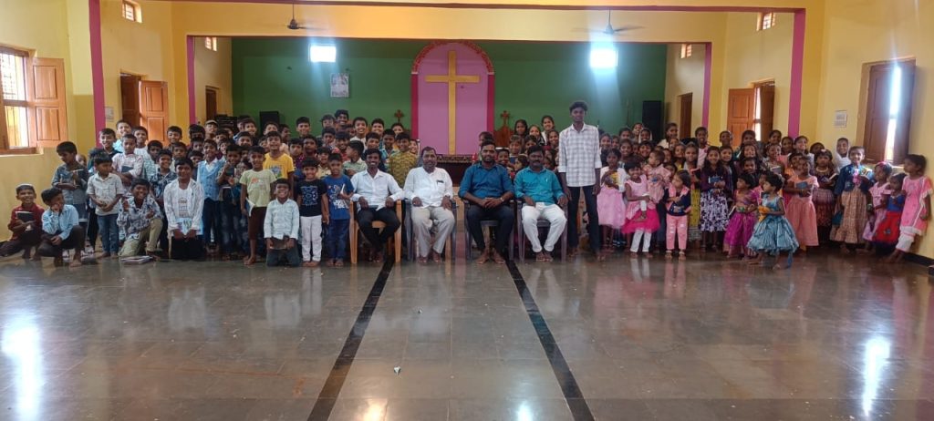 పైడిగుమ్మల్.. గ్రామంలో వి బి ఎస్... బైబిల్ పాఠాలు