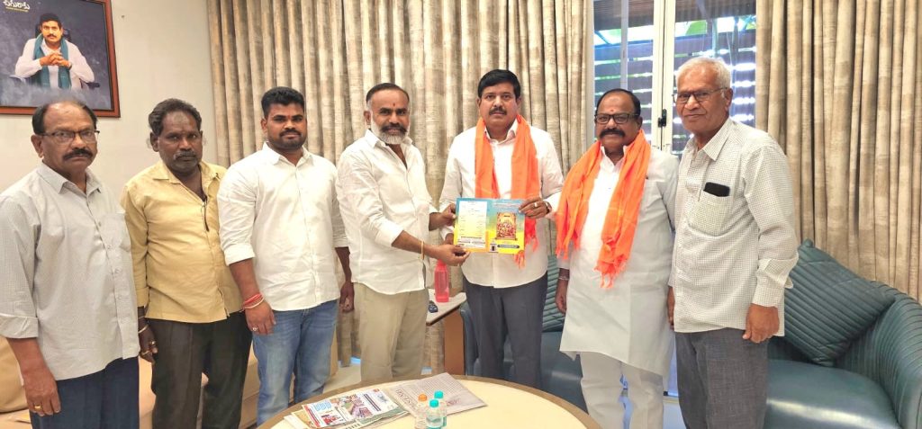  శ్రీ రామ మందిరం పునర్నిర్మాణాన ప్రతిష్టాపన  లక్ష రూపాయల విరాళం 