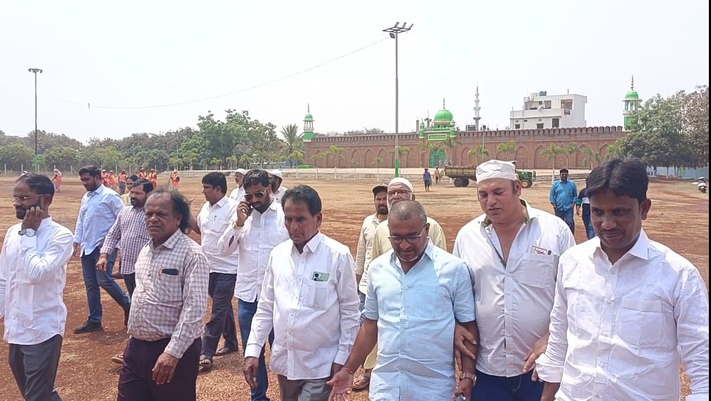 జహీరాబాద్ ఈద్గాలో మున్సిపల్ చైర్మన్ పర్యవేక్షణ