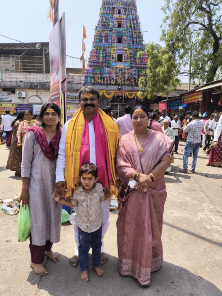 దత్తాత్రేయ స్వామి కరుణా కటాక్షాల తో సర్వం సుభిక్షంగా ఉండాలి.