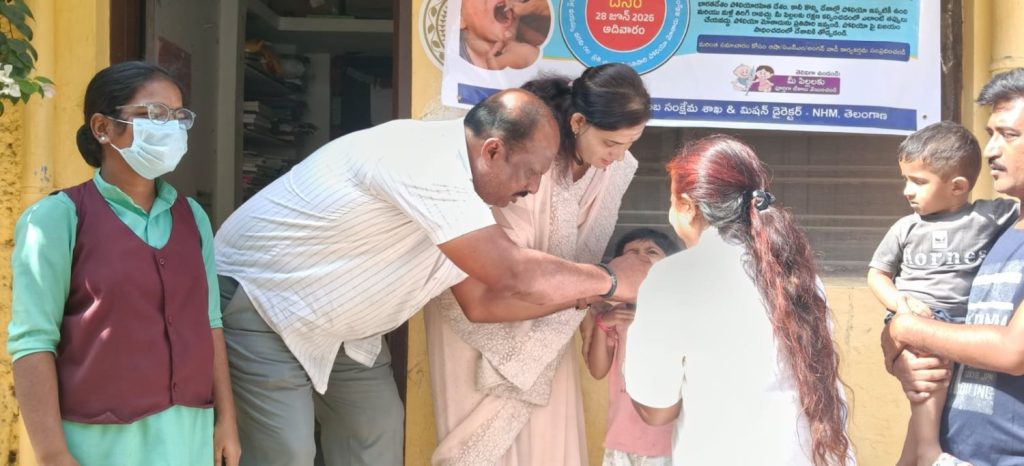 34 వార్డ్ లో పల్స్ పోలియో చుక్కల పాల్గొన్న కౌన్సిలర్ పటేల్ సుప్రీతా కరుణాకర్ 